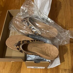 Vionic Women's Tan and Brown Animal Print Loafers